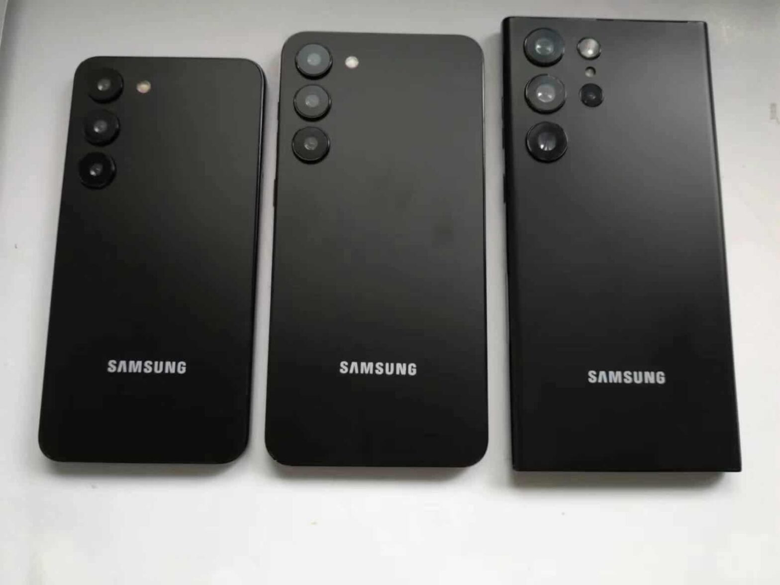 Galaxy S23 trio appear in dummy units to reveal size difference