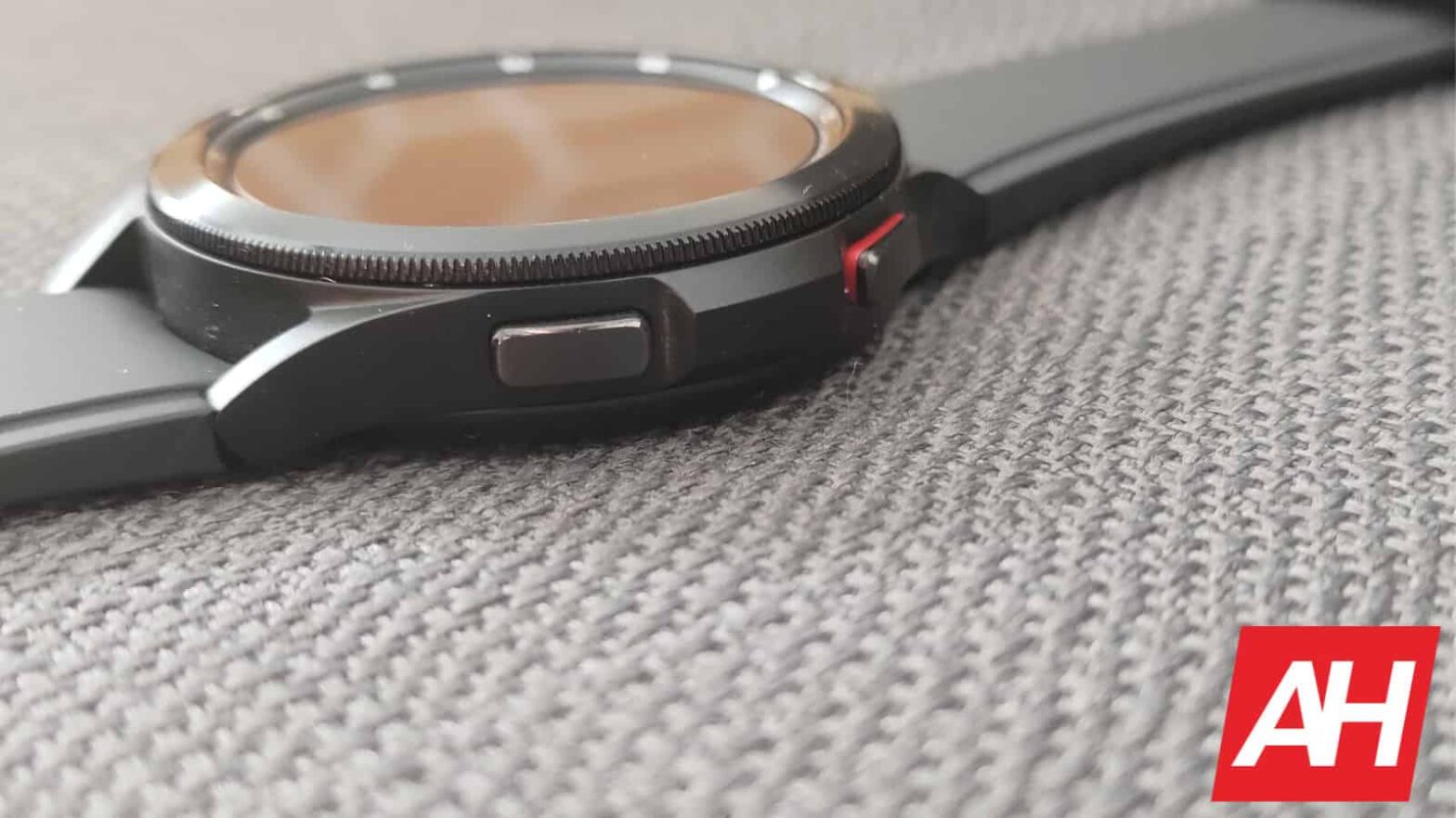 Galaxy Watch 6 Classic with rotating bezel seems to be happening