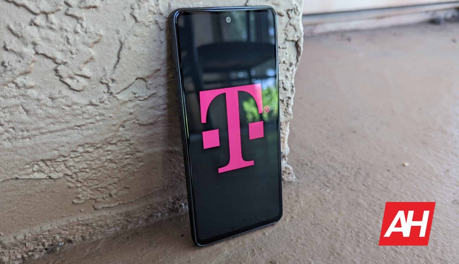 T-Mobile lays off almost 70% of its notable customer service team