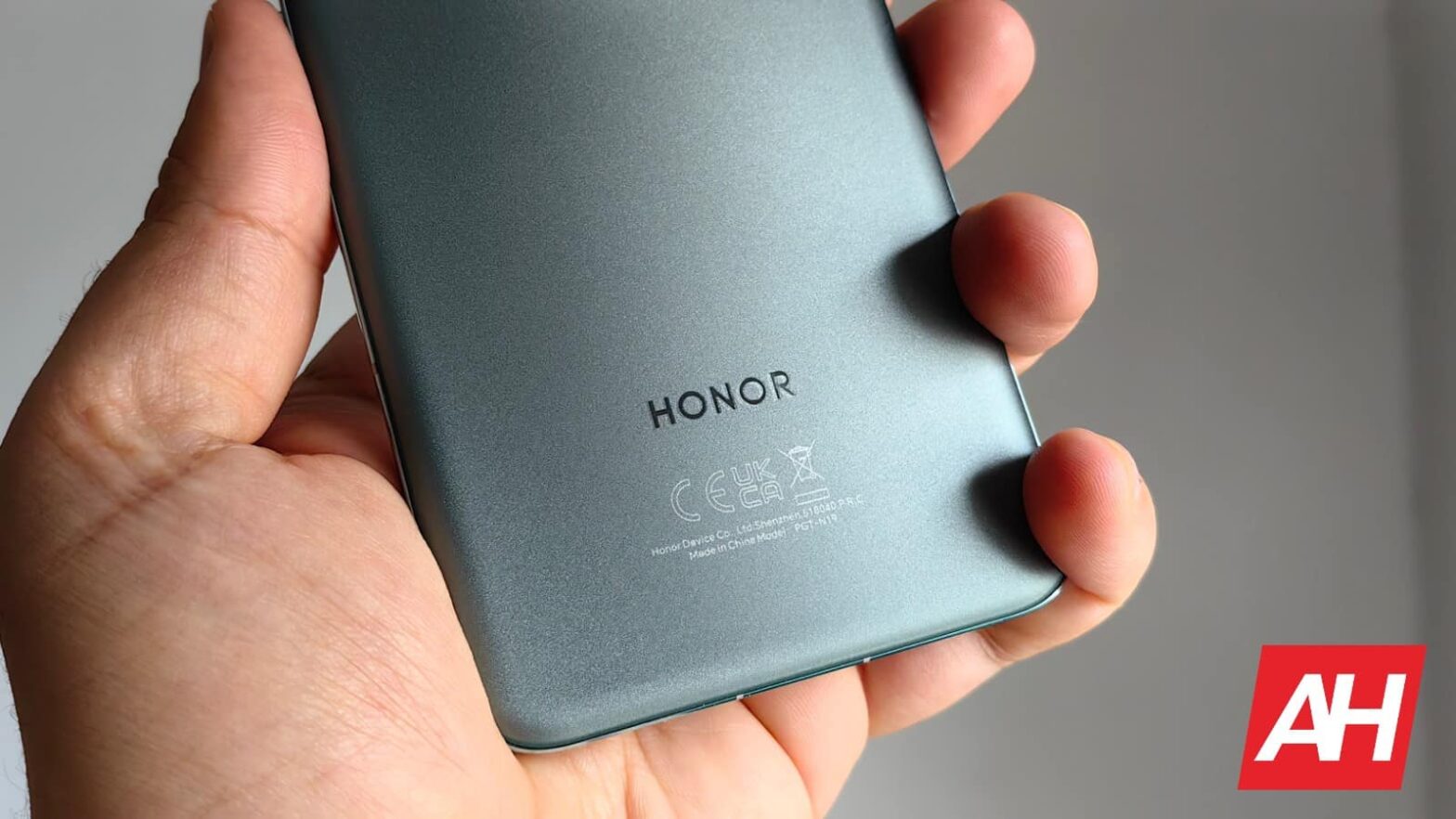 HONOR's product seemingly inspired Apple's Dynamic Island