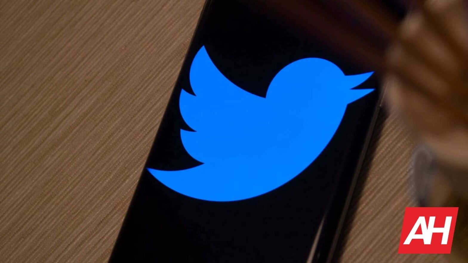 Twitter to block unregistered users from viewing tweets