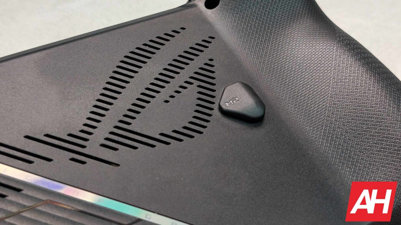 ASUS Xbox handheld leak: gamepad grips, big power, zero fluff