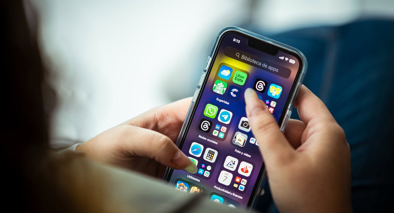 US Smartphone Satisfaction Hits Decade Low: Why AI Isn't Enough