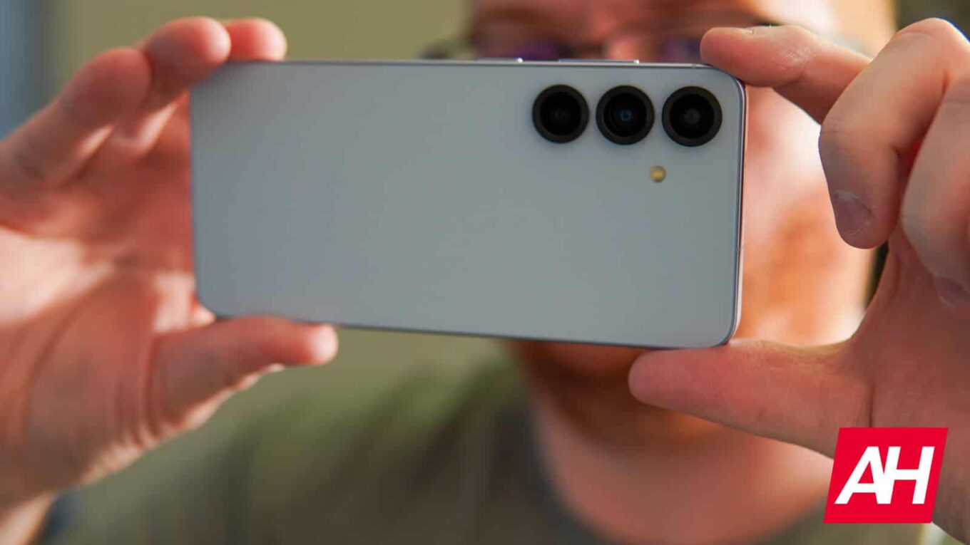Galaxy S26 Series Tipped for Super-Slim Design & Sharper Zoom
