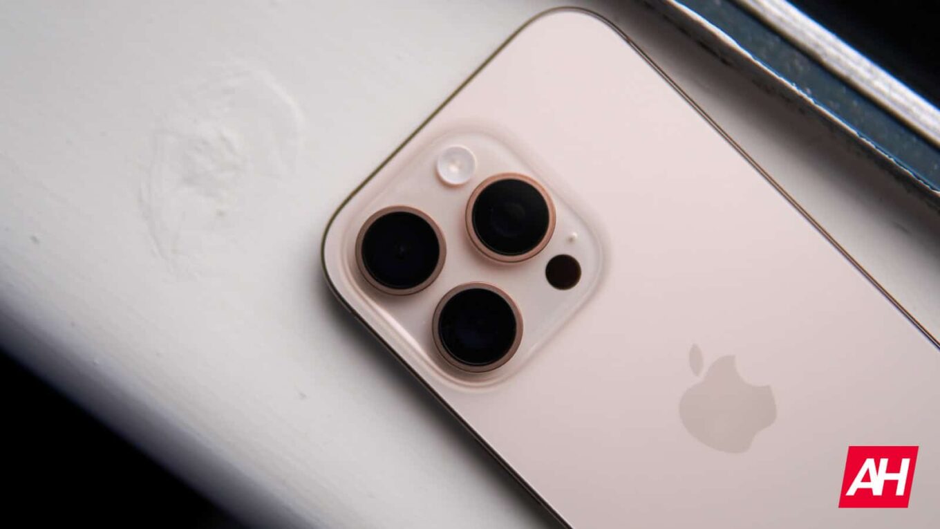 Tandem OLED Tech On Track for iPhone 20's Display in 2028