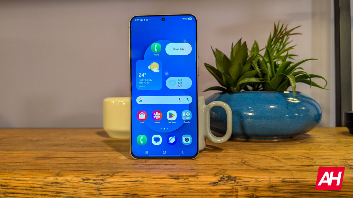 Galaxy S25 FE’s First Update Brings Changes to the Now Bar