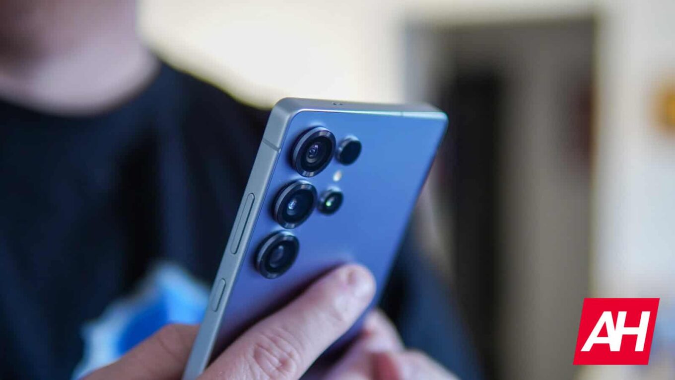 Samsung Producing Continuous Zoom Camera Sensors for Phones—Except Their Own